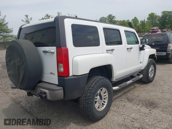 2006 Hummer H3 with VIN 5GTDN136468183933, listed as a IAAI auction lot 42109785 with 181,701 mi miles. Bid and sale history available at carsss.com. Image 4.
