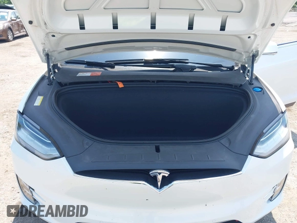 2016 Tesla Model X 70D z VIN 5YJXCBE25GF029372, wystawiony jako IAAI lot #42325335 z przebiegiem 80 071 mil mil oraz . Historia ofert i sprzedaży dostępna na DreamBid. Obrazek 10.