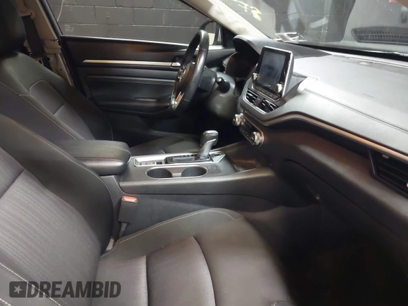 2019 Nissan Altima SV z VIN 1N4BL4DV1KC125884, wystawiony jako IAAI lot #42204200 z przebiegiem 75 388 mil mil oraz . Historia ofert i sprzedaży dostępna na DreamBid. Obrazek 5.
