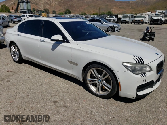 2015 BMW 7 Series 750Li z VIN WBAYE8C50FD782356, wystawiony jako Copart lot #64578895 z przebiegiem 195 656 mil mil oraz Czysty tytuł • Clean title. Historia ofert i sprzedaży dostępna na DreamBid. Obrazek 4.