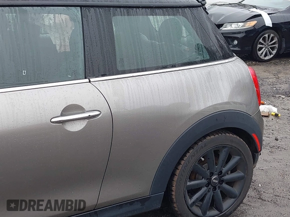 2018 MINI Hardtop Cooper S with VIN WMWXP7C59J2A47723, listed as a IAAI auction lot 41497829 with 31,461 mi miles and . Bid and sale history available at DreamBid. Image 18.