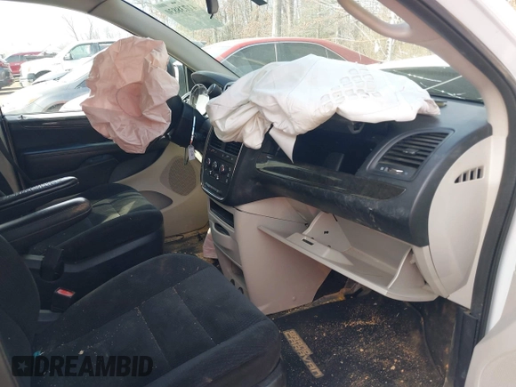 2017 Dodge Grand Caravan SE Plus z VIN 2C4RDGBGXHR655881, wystawiony jako IAAI lot #41738830 z przebiegiem 105 305 mil mil oraz . Historia ofert i sprzedaży dostępna na DreamBid. Obrazek 5.