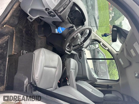 2017 Ford Transit z VIN 1FTYE1YMXHKA68341, wystawiony jako IAAI lot #42819268 z przebiegiem 193 968 mil mil oraz . Historia ofert i sprzedaży dostępna na DreamBid. Obrazek 28.