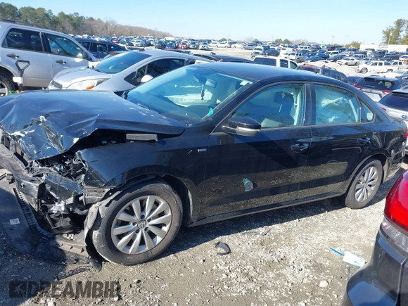 2014 Volkswagen Passat Wolfsburg Edition z VIN 1VWAT7A37EC101438, wystawiony jako IAAI lot #41333508 z przebiegiem 136 939 mil mil oraz . Historia ofert i sprzedaży dostępna na DreamBid. Obrazek 14.