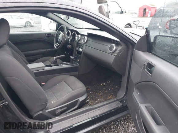 2006 Ford Mustang Standard with VIN 1ZVFT80N565161531, listed as a IAAI auction lot 41097766 with 149,250 mi miles and . Bid and sale history available at DreamBid. Image 5.