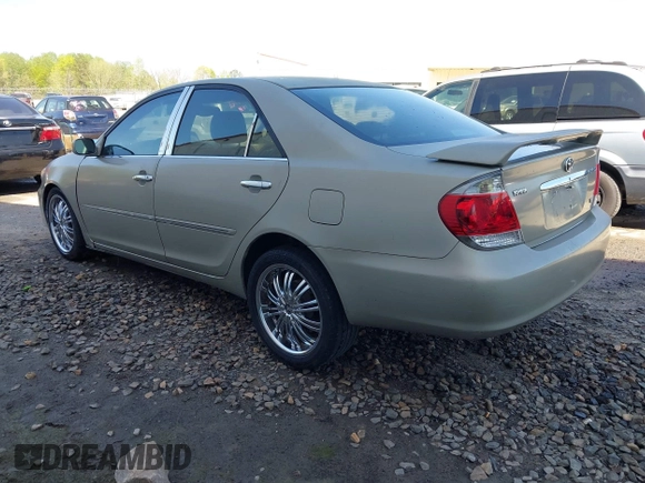 2005 Toyota Camry LE with VIN JTDBF32K050163858, listed as a IAAI auction lot 42004768 with 350,164 mi miles and . Bid and sale history available at DreamBid. Image 3.