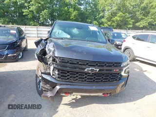 2024 Chevrolet Tahoe Z71 z VIN 1GNSKPKD8RR177147, wystawiony jako IAAI lot #42383508 z przebiegiem 28 772 mil mil oraz . Historia ofert i sprzedaży dostępna na DreamBid. Obrazek 6.