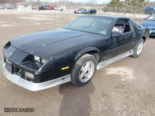 1992 Chevrolet Camaro RS with VIN 1G1FP23E1NL143868, listed as a IAAI auction lot 41702662 with 187,338 mi miles. Bid and sale history available at carsss.com. Image 2.