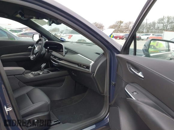 2025 Cadillac XT4 FWD Premium Luxury with VIN 1GYFZCR43SF151884, listed as a IAAI auction lot 41521510 with 2,339 mi miles and . Bid and sale history available at DreamBid. Image 5.