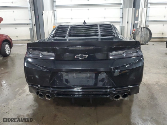 2018 Chevrolet Camaro 2LT with VIN 1G1FC1RS0J0162622, listed as a Copart auction lot 71362134 with 33,180 mi miles and Salvage Title. Bid and sale history available at carsss.com. Image 6.