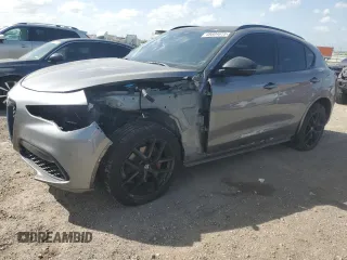 2021 Alfa Romeo Stelvio Ti z VIN ZASPAKBN5M7D20449, wystawiony jako Copart lot #49804615 z przebiegiem 46 127 mil mil oraz Szkoda całkowita • Salvage title. Historia ofert i sprzedaży dostępna na DreamBid. Obrazek 1.