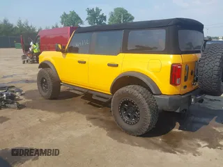 2022 Ford Bronco with VIN 1FMDE5BH8NLB86567, listed as a IAAI auction lot 42469732 with 27,681 mi miles and . Bid and sale history available at DreamBid. Image 3.