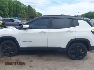 2018 Jeep Compass Latitude z VIN 3C4NJDBBXJT304529, wystawiony jako IAAI lot #42637865 z przebiegiem 112 662 mil mil oraz . Historia ofert i sprzedaży dostępna na DreamBid. Obrazek 14.