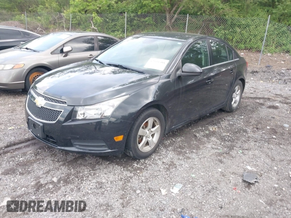 2014 Chevrolet Cruze 1LT with VIN 1G1PC5SB7E7336172, listed as a IAAI auction lot 42105588 with 92,938 mi miles and . Bid and sale history available at DreamBid. Image 2.