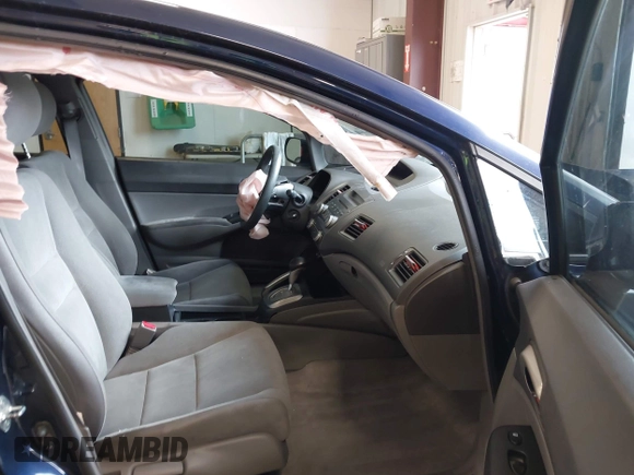 2008 Honda Civic LX z VIN 1HGFA16578L008138, wystawiony jako IAAI lot #42246207 z przebiegiem 152 247 mil mil oraz . Historia ofert i sprzedaży dostępna na DreamBid. Obrazek 5.