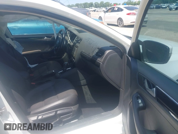 2017 Volkswagen Jetta SEL with VIN 3VWL17AJ3HM410226, listed as a IAAI auction lot 41379536 with 58,448 mi miles and . Bid and sale history available at DreamBid. Image 5.