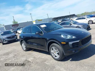 2016 Porsche Cayenne z VIN WP1AA2A26GLA09709, wystawiony jako IAAI lot #42146093 z przebiegiem 49 279 mil mil oraz . Historia ofert i sprzedaży dostępna na DreamBid. Obrazek 1.