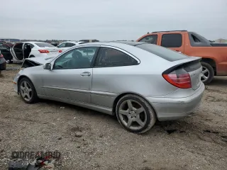 2004 Mercedes-Benz C 230 Kompressor z VIN WDBRN40J64A618916, wystawiony jako Copart lot #45373525 z przebiegiem 139 917 mil mil oraz Szkoda całkowita • Salvage title. Historia ofert i sprzedaży dostępna na DreamBid. Obrazek 2.