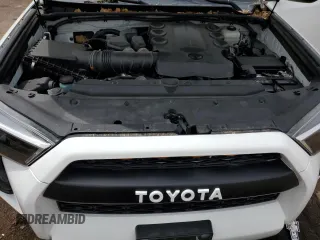 2018 Toyota 4Runner SR5 z VIN JTEBU5JR5J5497862, wystawiony jako Copart lot #59204945 z przebiegiem 50 602 mil mil oraz Szkoda całkowita • Salvage title. Historia ofert i sprzedaży dostępna na DreamBid. Obrazek 12.