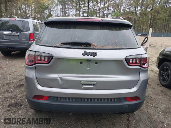2018 Jeep Compass Latitude with VIN 3C4NJCBB0JT487272, listed as a IAAI auction lot 41955584 with 92,042 mi miles. Bid and sale history available at carsss.com. Image 16.
