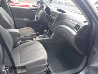 2010 Subaru Forester X Premium z VIN JF2SH6CC8AH750535, wystawiony jako IAAI lot #42799866 z przebiegiem 130 431 mil mil oraz . Historia ofert i sprzedaży dostępna na DreamBid. Obrazek 5.