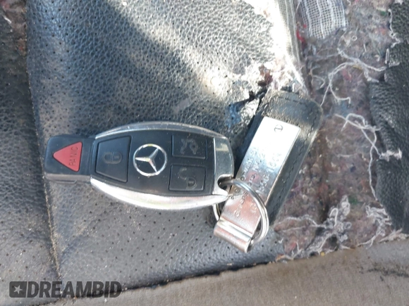2013 Mercedes-Benz C 300 Sport z VIN WDDGF8AB1DR262578, wystawiony jako IAAI lot #41828966 z przebiegiem 176 190 mil mil oraz . Historia ofert i sprzedaży dostępna na DreamBid. Obrazek 11.