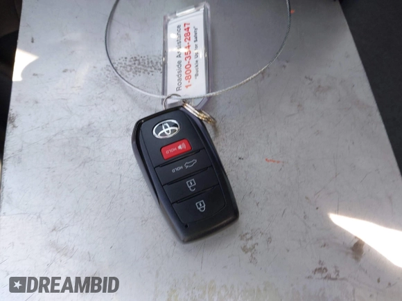 2025 Toyota Camry LE z VIN 4T1DAACK5SU071607, wystawiony jako IAAI lot #42377715 z przebiegiem Nie podano mil oraz . Historia ofert i sprzedaży dostępna na DreamBid. Obrazek 11.