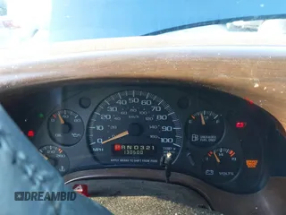 2002 Chevrolet Chevy Van z VIN 1GBFG15M421125415, wystawiony jako IAAI lot #41125944 z przebiegiem 130 600 mil mil oraz . Historia ofert i sprzedaży dostępna na DreamBid. Obrazek 7.