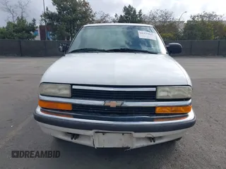 2000 Chevrolet S-10 LS with VIN 1GCCS19W7Y8289167, listed as a IAAI auction lot 41537625 with 224,481 mi miles. Bid and sale history available at carsss.com. Image 12.