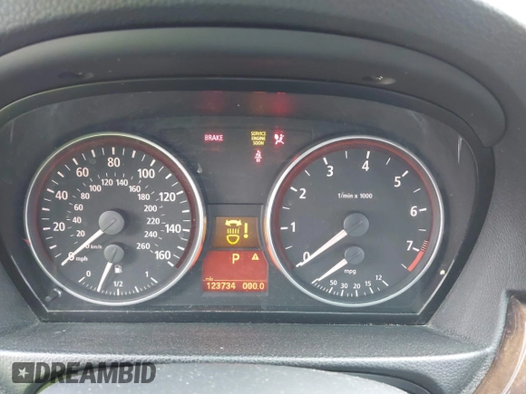 2006 BMW 3 Series 325i with VIN WBAVB13536KX69406, listed as a IAAI auction lot 41925948 with 123,734 mi miles. Bid and sale history available at carsss.com. Image 7.