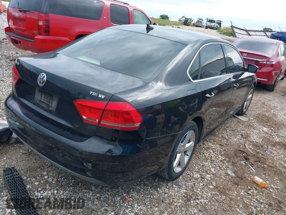 2013 Volkswagen Passat SE z VIN 1VWBN7A34DC109784, wystawiony jako IAAI lot #42302931 z przebiegiem 137 009 mil mil oraz . Historia ofert i sprzedaży dostępna na DreamBid. Obrazek 4.