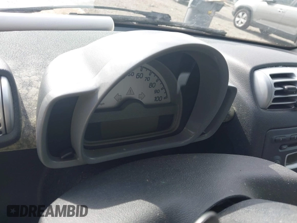 2009 Smart fortwo Passion z VIN WMEEK31X29K288815, wystawiony jako IAAI lot #40953956 z przebiegiem Nie podano mil oraz . Historia ofert i sprzedaży dostępna na DreamBid. Obrazek 7.