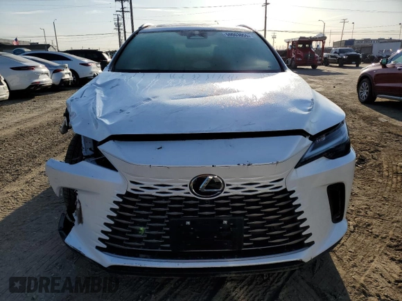 2024 Lexus RX 350h z VIN 2T2BBMCA3RC060822, wystawiony jako Copart lot #50063055 z przebiegiem 838 mil mil oraz Szkoda całkowita • Salvage title. Historia ofert i sprzedaży dostępna na DreamBid. Obrazek 5.