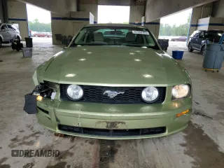 2005 Ford Mustang GT Deluxe z VIN 1ZVFT82H955226208, wystawiony jako Copart lot #57264705 z przebiegiem 36 462 mil mil oraz Szkoda całkowita • Salvage title. Historia ofert i sprzedaży dostępna na DreamBid. Obrazek 5.