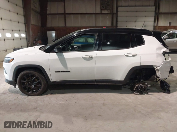 2022 Jeep Compass Latitude with VIN 3C4NJDBB2NT171240, listed as a IAAI auction lot 41206428 with 39,086 mi miles and . Bid and sale history available at DreamBid. Image 14.