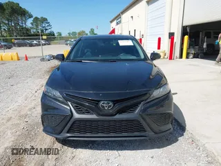 2022 Toyota Camry SE z VIN 4T1G11AK0NU657071, wystawiony jako IAAI lot #41991413 z przebiegiem 86 272 mil mil oraz . Historia ofert i sprzedaży dostępna na DreamBid. Obrazek 12.