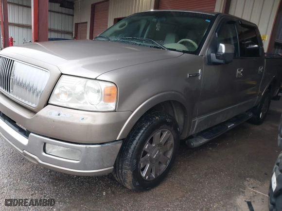 2006 Lincoln Mark LT with VIN 5LTPW16576FJ10505, listed as a IAAI auction lot 41432780 with 312,432 mi miles. Bid and sale history available at carsss.com. Image 16.