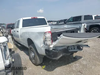 2024 Ram 2500 Tradesman z VIN 3C6UR5HL6RG270224, wystawiony jako Copart lot #45301145 z przebiegiem 44 193 mil mil oraz Szkoda całkowita • Salvage title. Historia ofert i sprzedaży dostępna na DreamBid. Obrazek 2.