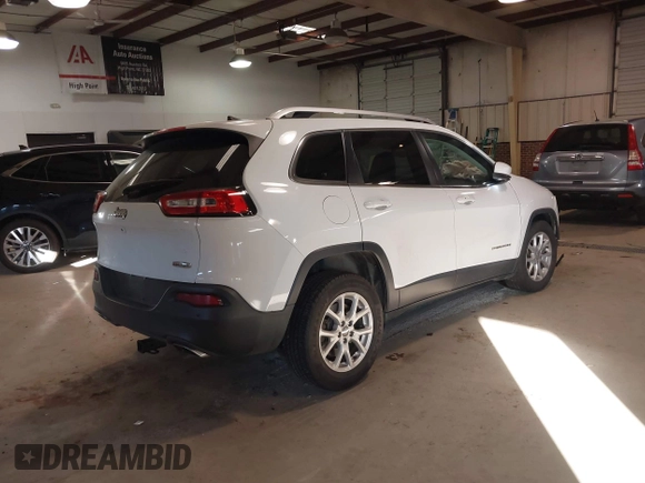 2017 Jeep Cherokee Latitude with VIN 1C4PJLCS7HW549570, listed as a IAAI auction lot 41276093 with 135,664 mi miles and . Bid and sale history available at carsss.com. Image 4.