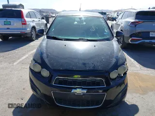 2014 Chevrolet Sonic LT z VIN 1G1JC5SH5E4224501, wystawiony jako IAAI lot #42275218 z przebiegiem 119 370 mil mil oraz . Historia ofert i sprzedaży dostępna na DreamBid. Obrazek 12.