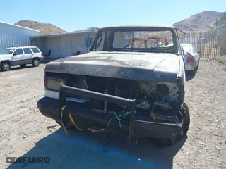 1990 Ford F-250 HD with VIN 1FTHF26G2LPA27276, listed as a IAAI auction lot 40243327 with 1 mi miles. Bid and sale history available at carsss.com. Image 6.