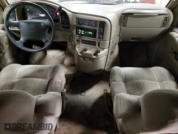 1998 Chevrolet Astro with VIN 1GNEL19W4WB154368, listed as a Copart auction lot 84910114 with 197,896 mi miles and Clean Title. Bid and sale history available at carsss.com. Image 8.