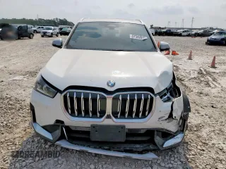 2023 BMW X1 xDrive28i with VIN WBX73EF06P5V77660, listed as a Copart auction lot 57342015 with 32,028 mi miles and Salvage title. Bid and sale history available at DreamBid. Image 5.