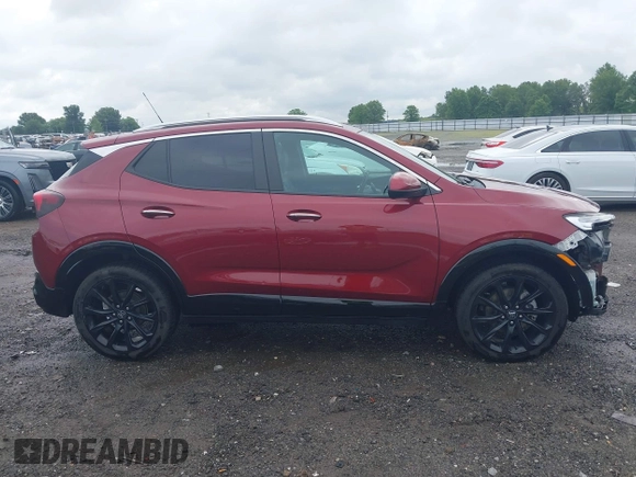 2024 Buick Encore GX Sport Touring z VIN KL4AMDSL1RB006490, wystawiony jako IAAI lot #42505243 z przebiegiem 57 956 mil mil oraz . Historia ofert i sprzedaży dostępna na DreamBid. Obrazek 14.