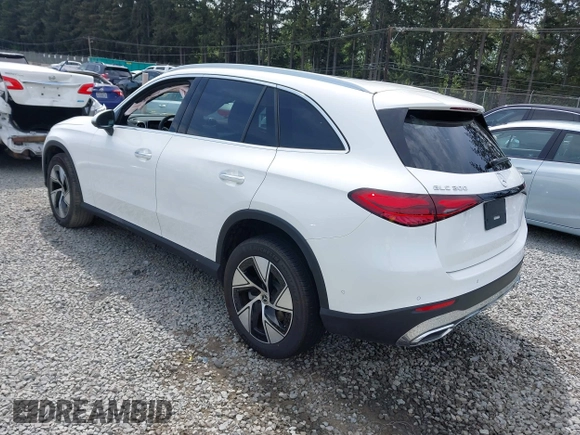 2024 Mercedes-Benz GLC 300 z VIN W1NKM4HB6RF216741, wystawiony jako IAAI lot #42216671 z przebiegiem Nie podano mil oraz . Historia ofert i sprzedaży dostępna na DreamBid. Obrazek 3.
