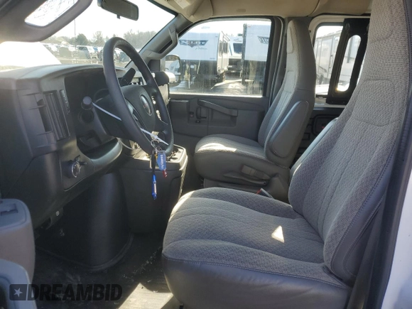 2019 GMC Savana Cargo Van with VIN 1GTW7AFP6K1216710, listed as a Copart auction lot 86695534 with 74,555 mi miles and Salvage Title. Bid and sale history available at carsss.com. Image 7.