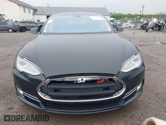 2013 Tesla Model S z VIN 5YJSA1DN2DFP07738, wystawiony jako IAAI lot #42433771 z przebiegiem 71 606 mil mil oraz . Historia ofert i sprzedaży dostępna na DreamBid. Obrazek 12.