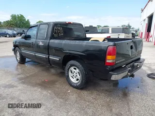 2001 Chevrolet Silverado 1500 LS with VIN 2GCEC19T611125168, listed as a IAAI auction lot 41960525 with 220,410 mi miles. Bid and sale history available at carsss.com. Image 3.