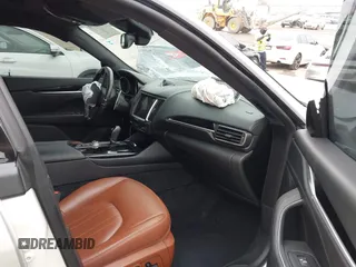 2017 Maserati Levante with VIN ZN661XUSXHX216080, listed as a IAAI auction lot 42024196 with 98,842 mi miles. Bid and sale history available at carsss.com. Image 5.
