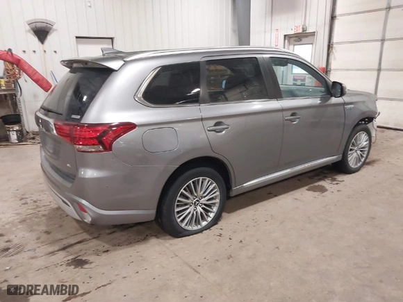 2020 Mitsubishi Outlander PHEV SEL with VIN JA4J24A56LZ010123, listed as a IAAI auction lot 41180860 with 39,101 mi miles. Bid and sale history available at carsss.com. Image 4.